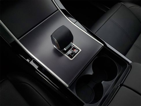 New 2026 Land Rover Range Rover Velar Dynamic SE image 27