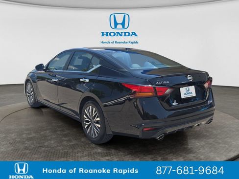 Used 2024 Nissan Altima 2.5 SV w/ SV Premium Package FWD image 3