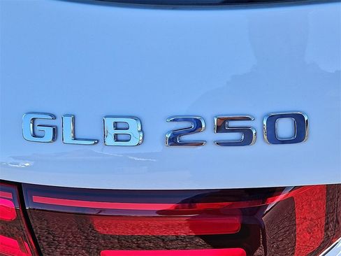 New 2026 Mercedes-Benz GLB 250 image 14