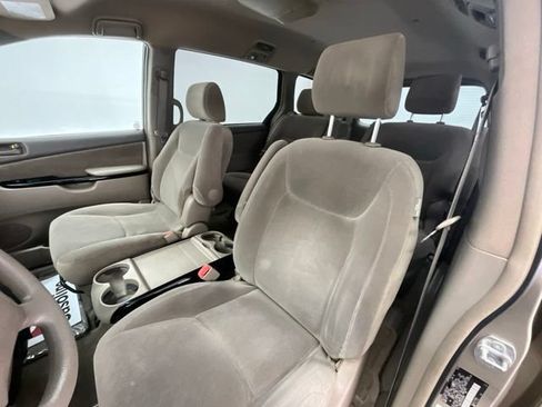 Used 2005 Toyota Sienna LE w/ LE Pkg 4 AWD/4WD image 5