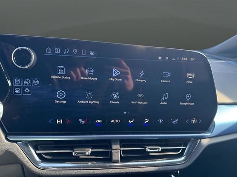 Used 2025 Chevrolet Equinox EV LT w/ Convenience Package image 14