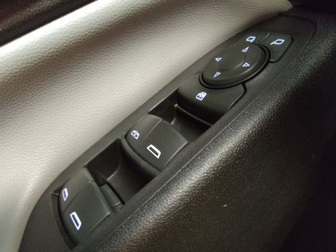 Used 2019 Chevrolet Equinox LT image 27