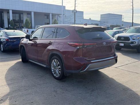 Certified 2022 Toyota Highlander Platinum image 7
