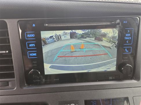 Used 2017 Toyota Sienna XLE image 12