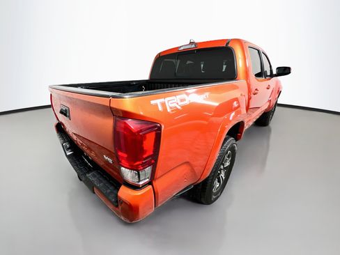 Used 2017 Toyota Tacoma TRD Sport w/ Premium & Technology Package RWD image 4