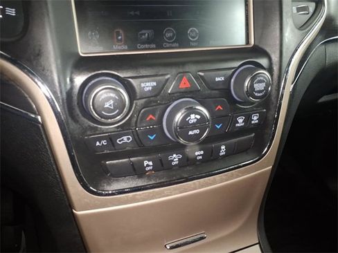 Used 2015 Jeep Grand Cherokee Overland w/ Advanced Technology Group image 20