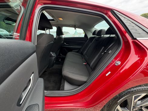 Used 2025 Hyundai Elantra SEL FWD image 24