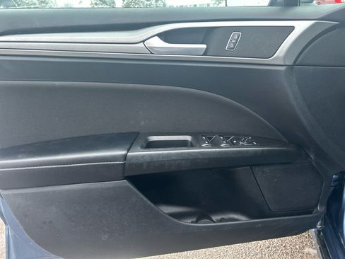 Used 2019 Ford Fusion SE image 8