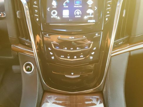 Used 2016 Cadillac Escalade Luxury image 40