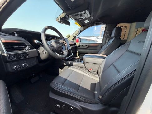 Used 2025 GMC Yukon XL Denali image 7