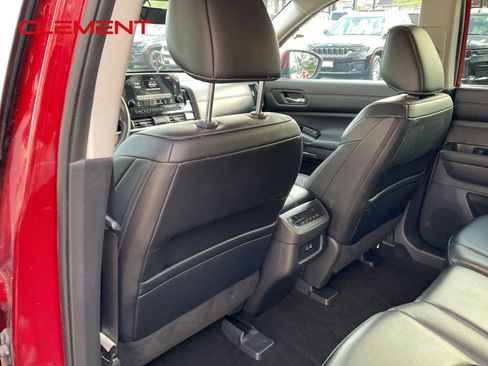 Used 2024 Nissan Pathfinder SL FWD image 27