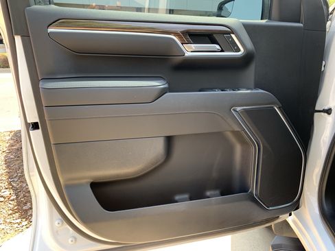 Used 2022 Chevrolet Silverado 1500 LT RWD image 14