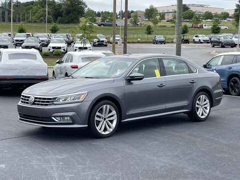Used 2017 Volkswagen Passat 1.8T SEL Premium FWD image 3