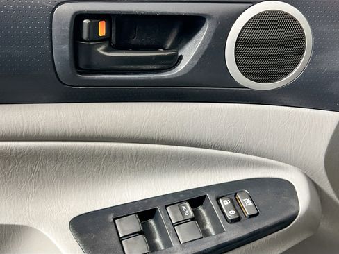 Used 2013 Toyota Tacoma PreRunner image 16