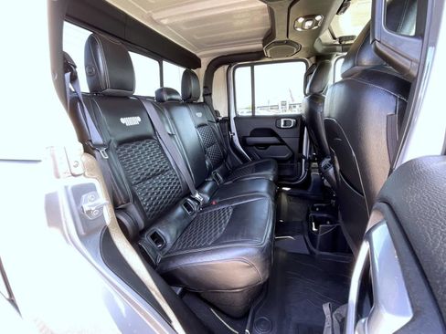 Used 2021 Jeep Gladiator Overland AWD/4WD image 18