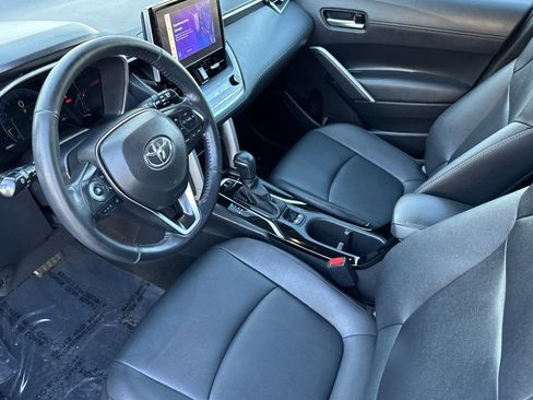Used 2023 Toyota Corolla Cross XLE image 9