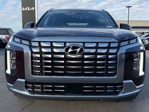 Used 2023 Hyundai Palisade Calligraphy FWD image 2
