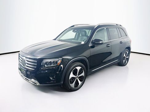 Used 2025 Mercedes-Benz GLB 250 4MATIC image 3