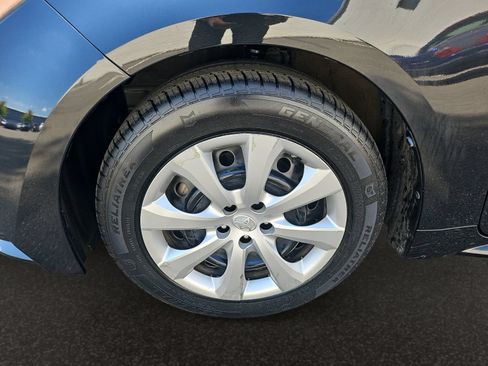 Used 2021 Toyota Corolla LE FWD image 37