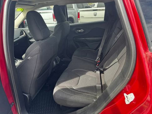 Used 2016 Jeep Cherokee Latitude w/ Comfort & Convenience Group image 13