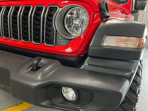 Used 2026 Jeep Wrangler Sport AWD/4WD image 10
