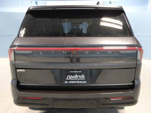 Used 2025 Lincoln Navigator Reserve image 34