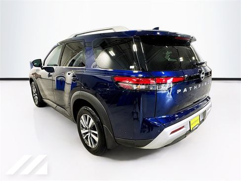 Used 2024 Nissan Pathfinder SL image 7