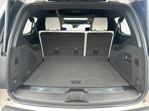Certified 2025 Cadillac Escalade ESV Premium Luxury Platinum AWD/4WD image 23