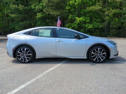 New 2026 Toyota Prius Plug-In Hybrid FWD image 3