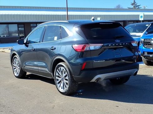 Used 2022 Ford Escape Titanium image 3