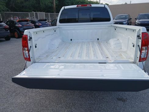Used 2018 Nissan Frontier SV RWD image 11