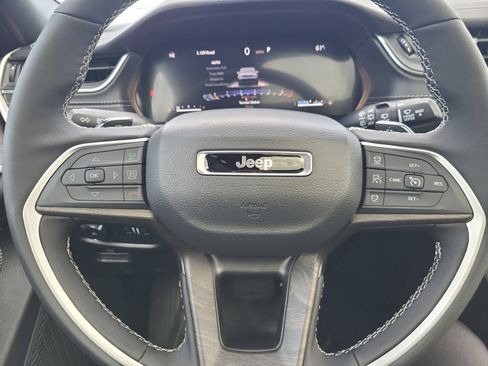 New 2025 Jeep Grand Cherokee L Limited w/ Black Appearance Package AWD/4WD image 31