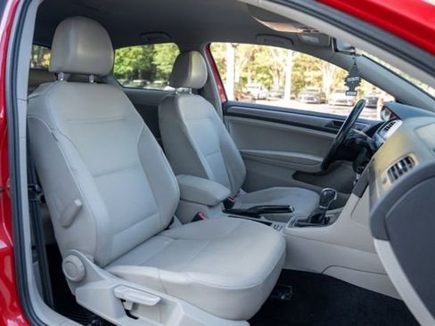 Used 2015 Volkswagen Golf S FWD image 31
