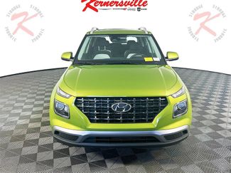 Used 2024 Hyundai Venue SEL video 2