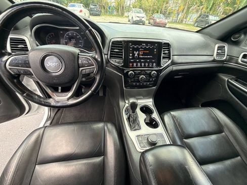 Used 2020 Jeep Grand Cherokee Limited AWD/4WD image 12