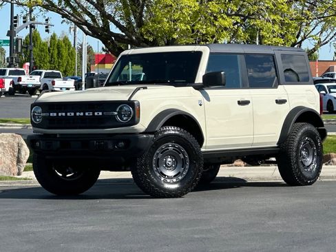 Certified 2025 Ford Bronco Big Bend w/ Black Diamond Package AWD/4WD image 1