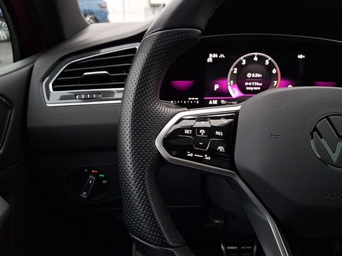 Certified 2024 Volkswagen Tiguan SE R-Line image 21