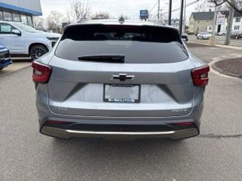 New 2026 Chevrolet Trax ACTIV w/ Sunroof Package FWD image 4
