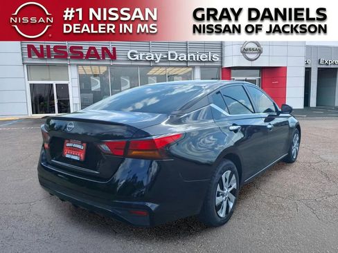Used 2024 Nissan Altima 2.5 S FWD image 7