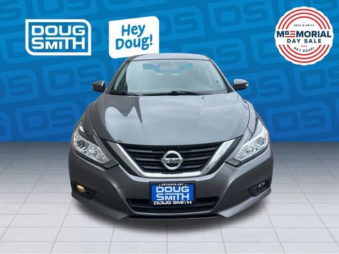 Used 2017 Nissan Altima 2.5 SV w/ Convenience Package FWD image 8