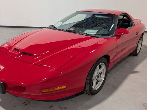 Used 1996 Pontiac Firebird Formula image 2