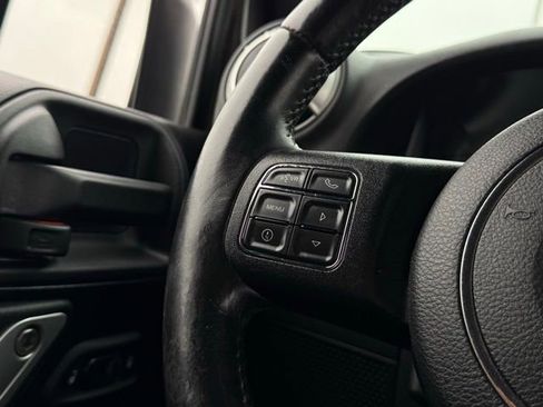 Used 2016 Jeep Wrangler Sahara w/ Connectivity Group AWD/4WD image 8