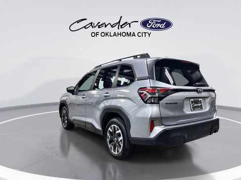 Used 2025 Subaru Forester Premium AWD/4WD image 6