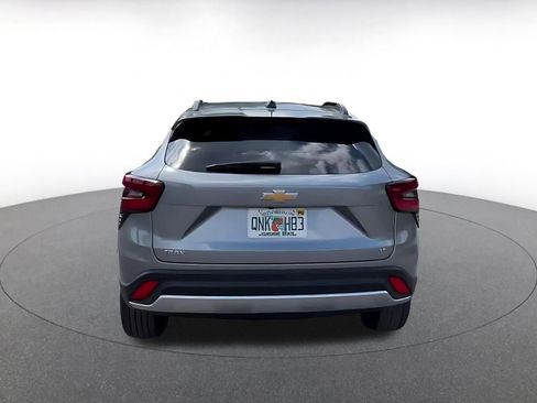 Used 2025 Chevrolet Trax LT w/ LT Convenience Package image 12