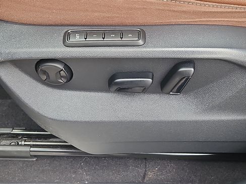 Certified 2022 Volkswagen Atlas SEL R-Line image 19