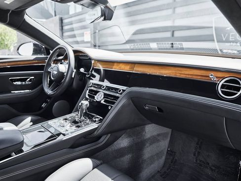 Used 2024 Bentley Flying Spur V8 AWD/4WD image 42