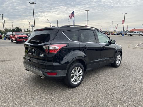 Used 2018 Ford Escape SE FWD image 3