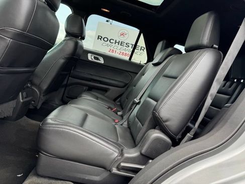 Used 2015 Ford Explorer XLT w/ Equipment Group 202B AWD/4WD image 9
