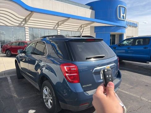 Used 2017 Chevrolet Equinox LT w/ Convenience Package image 4