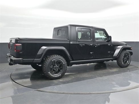 Used 2024 Jeep Gladiator Sport image 4